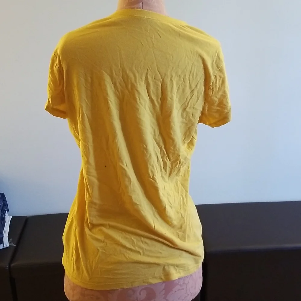Yellow shirts - Picture 2 of 3